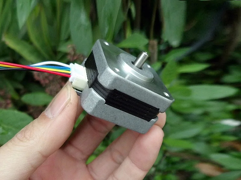 

2PCS MOONS 17H05 2-Phase 4-Wire Stepper Motor 25 MM in Height 0.15 N.m High Precision 1.8 Degree Monitoring PTZ Motor