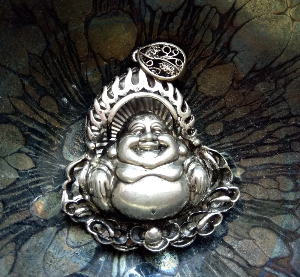 

Изысканная резьба Будды Maitreya серебряный кулон