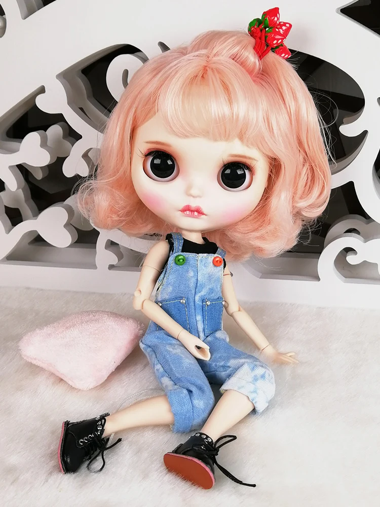 Kendra – Premium Custom Neo Blythe Doll with Pink Hair, White Skin & Matte Pouty Face 3