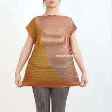 Issey Miyake крест раза сумка Свободная футболка градиент цвета мозаики небольшой пальто Плиссированные Топы