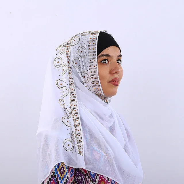 

2019 New Designer Red White Black Muslim Head Hair Chiffon Hijab Scarf Women Ladies Pearl Beaded Crinkle Wrinkle Scarves Foulard