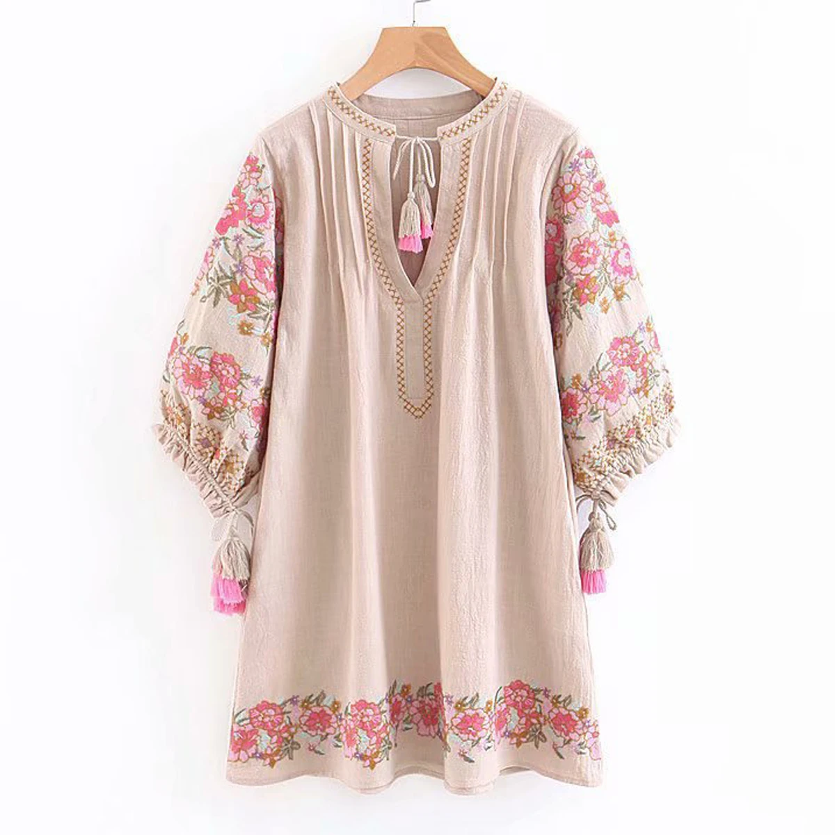 

Embroidered Vintage Floral Women Dress Fashion Lantern Sleeve V-neck Boho Dress Casual Beach Party Wear 2019 Spring Summer New