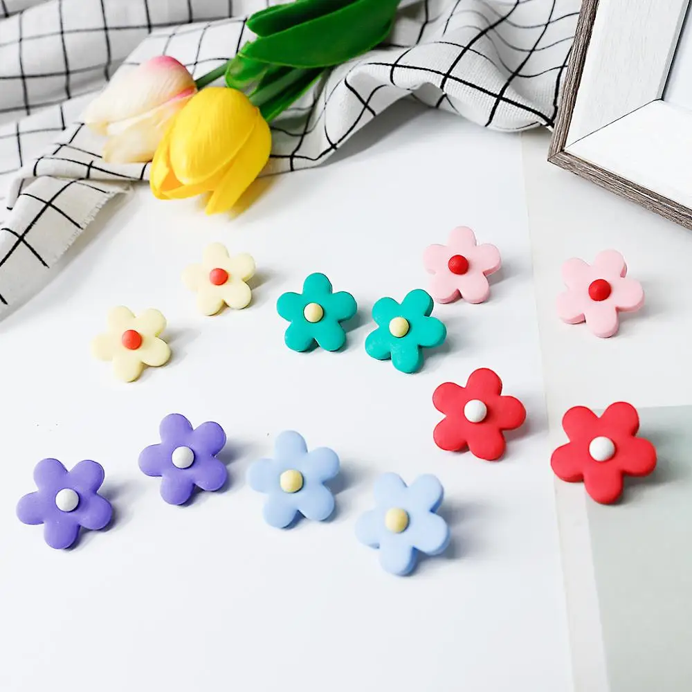 

Fashion Cute Candy Color Stud Earrings Daisy Resin Soft Pottery Earrings For Women Girls Party Accessories Jewelry