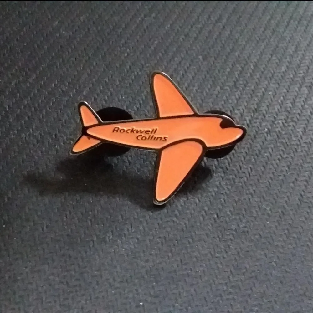 

badge custom cheap enamel paint airplane badges OEM badges with LOGO