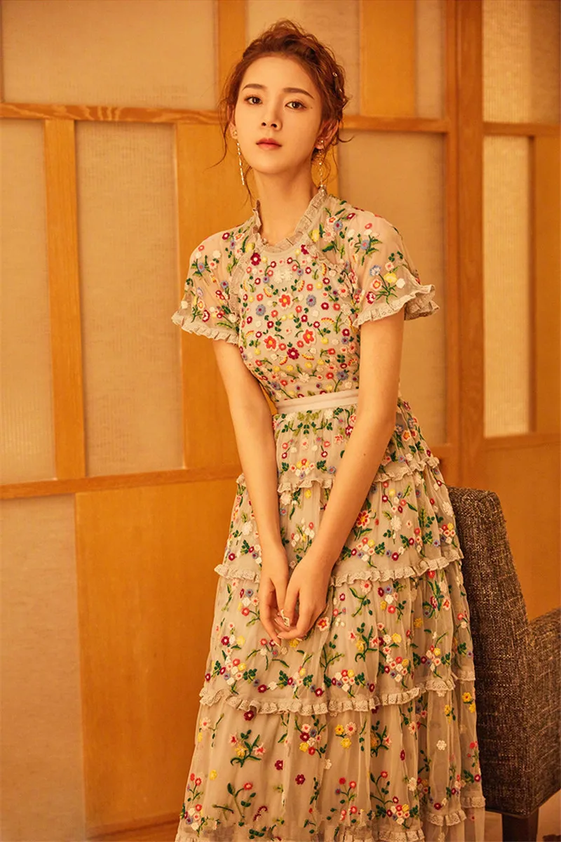 

2018 High quality luxury runway High waist mesh embroidery Dress Women short sleeves summer Chic Dress
