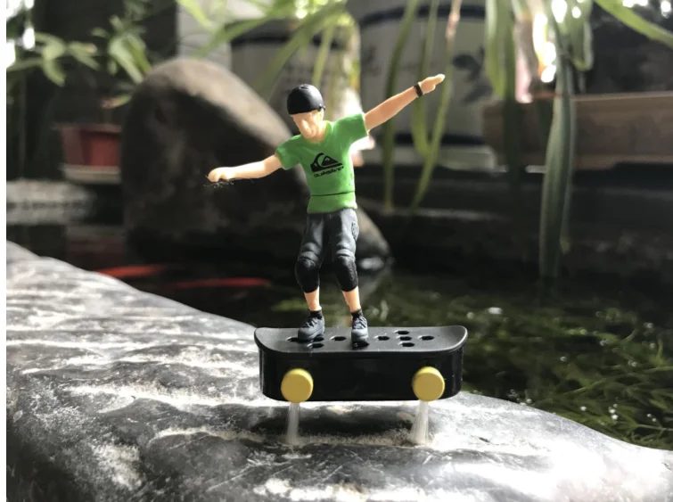 

Fun mini Electric toys with mini finger skateboarding model toys for boys child gift