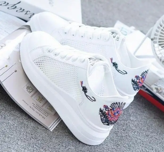 

fashion Women Casual Shoes Summer Spring Women Shoes Fashion Embroidered Breathable Hollow Lace-Up Sneakers Women shoes