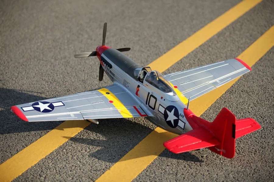 FMS в коем случае Warbird 1400 мм 1,4 м P51 P-51D Mustang красный хвост RT новые V8 PNP прочный приводимого в движение с помощью электропривода большие масштабные радиоуправляемые модели самолет