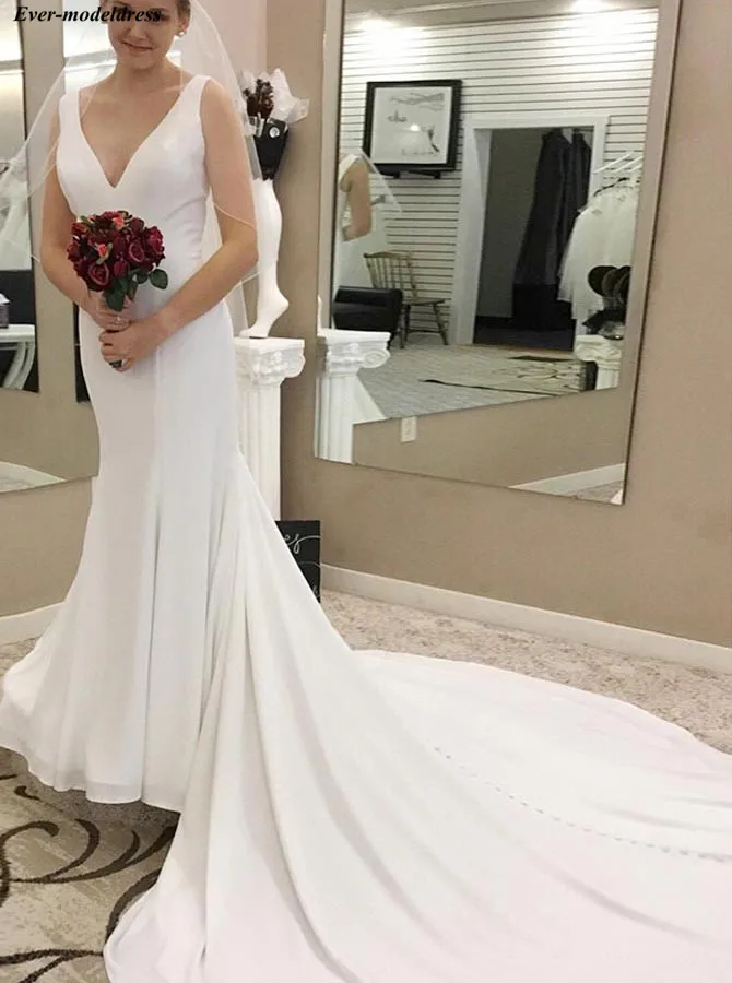 

Simple Mermaid Wedding Dresses Chiffon V-Neck Open Back Sweep Train Buttons 2019 Bridal Gowns Plus Size Vestido De Noiva