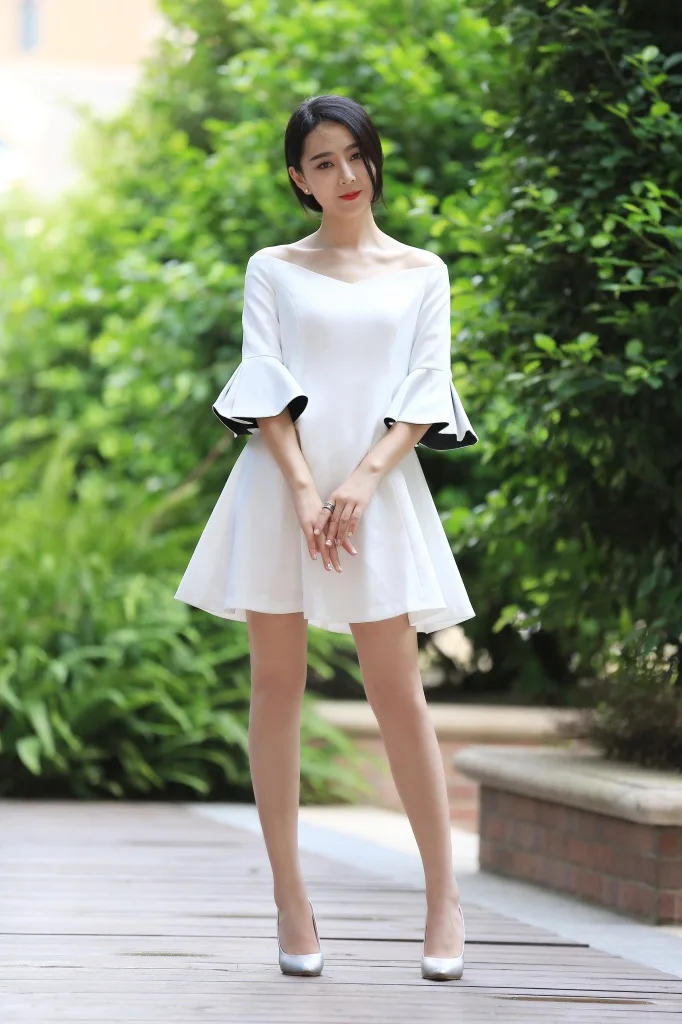 

Summer Ruffles Short Mini Celebrity Evening Party Dress 2018 New Women Bodycon Dresses Slash Neck Flare Sleeve White Dress