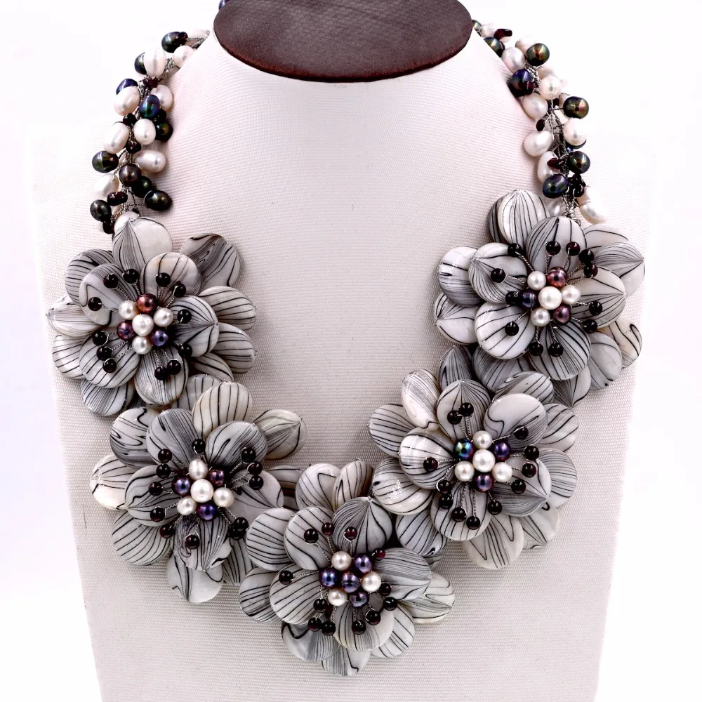 

2017 Natural freshwater pearl garnet Black white zebra shell flower choker necklace