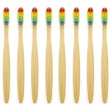 Зубная щетка из натурального бамбука, сделанная с радужной нейлоновой щетиной в переработанной биоразлагаемой упаковке