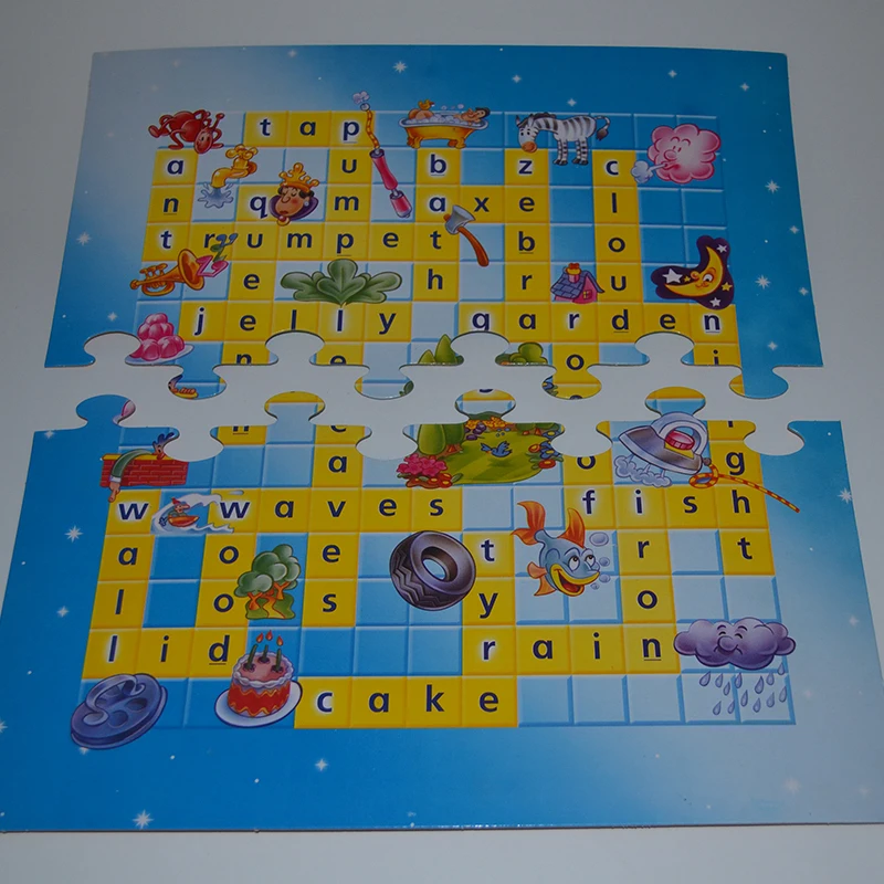 Двухуровневая игра с надписью Scrabble двухсторонняя игровая доска надписями и