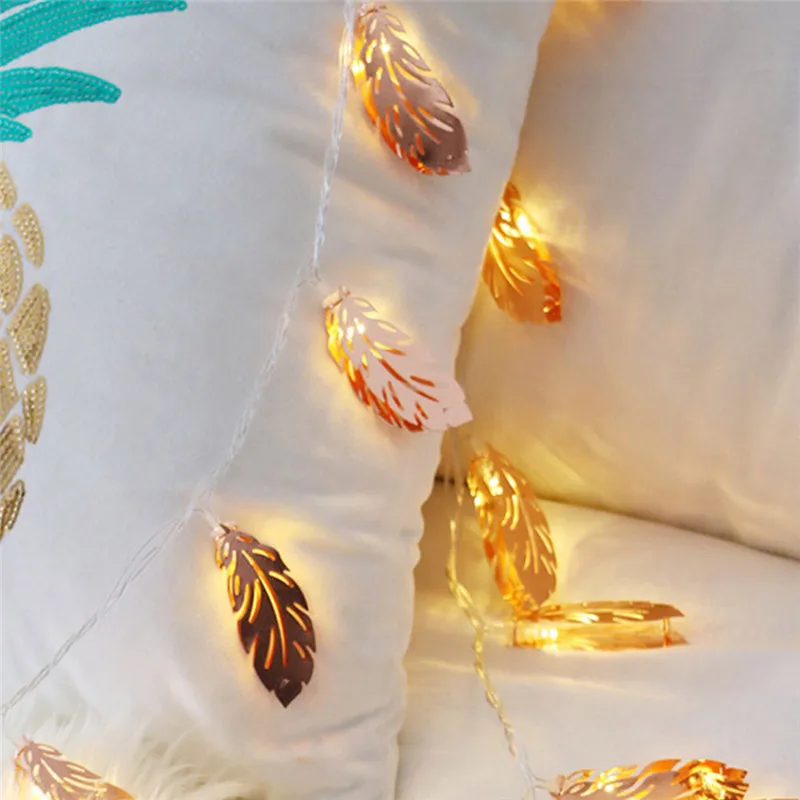 

Novelty Gold Leaf Feather Garland with LED Light Operated by AA Battery for Wedding Event and Bedroom Decoration Supplies
