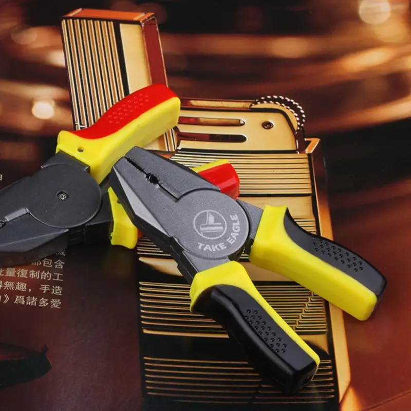 

1Pc Creative Portable Mini Pliers Shape Cartoon Cigarette Lighter Refillable Butane Ornaments Gift Random Color Without Oil