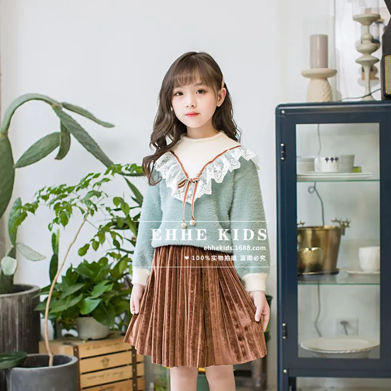 

Children's clothines suit autumn and winter 2018 new fashion lace stitching sweater pleated velvet dress two-piece suit