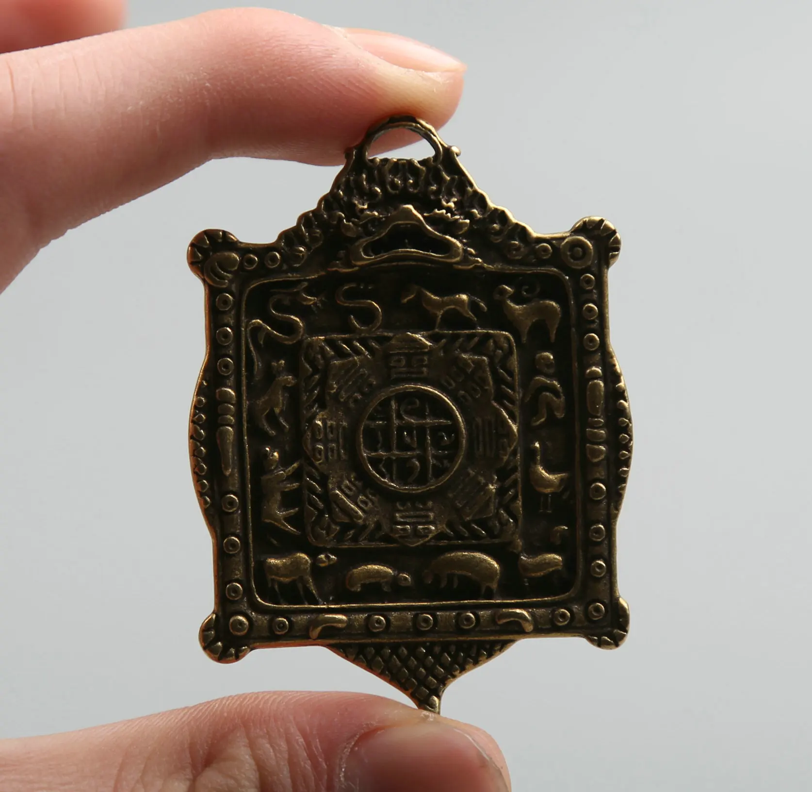 

56MM/2.2" Collection Curio Rare Chinese Fengshui Bronze Exquisite 12 Zodiac Nine Palace Eight Diagrams Amulet Pendant Statue 19g
