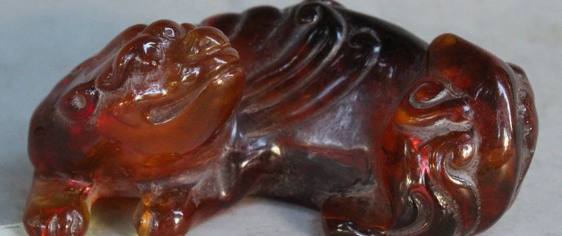 

China FengShui Animal Man-made Amber Auspicious Wings Beast Unicorn PiXiu Statue