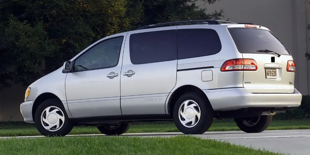 TOYOTASienna-14710_1
