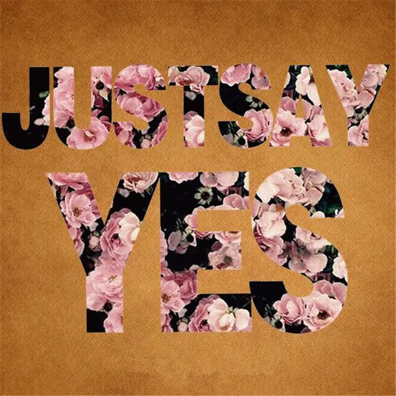 Женская футболка с термопереводом байкерские пластыри надписью JUST SAY YES для