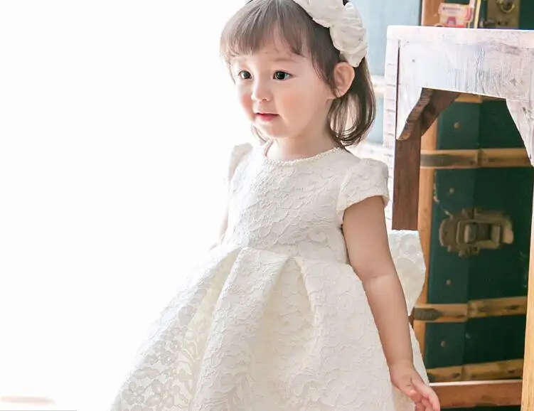 Новинка года, платье для маленьких девочек Белое Бальное платье с бантом и бисером для маленьких девочек 1 год, платья на день рождения Vestido, крестильное платье для младенцев