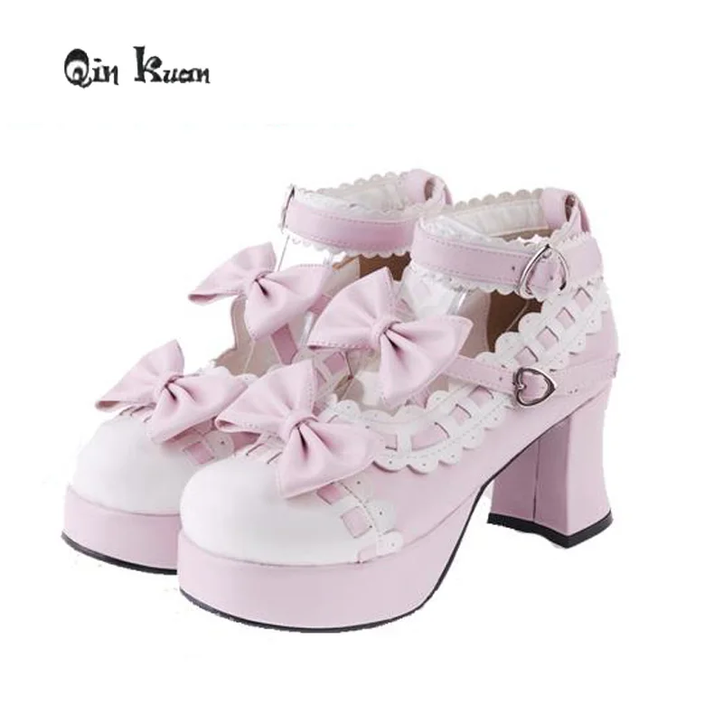Бренд "Qin kuan" Для женщин кружевом в Стиле Лолита; туфли из искусственной кожи в стиле Лолиты обувь на шпильках туфли на высоком каблуке, декорированные бантом; Лодочки на платформе Косплэй обувь плюс Размеры, больших размеров: 33-47