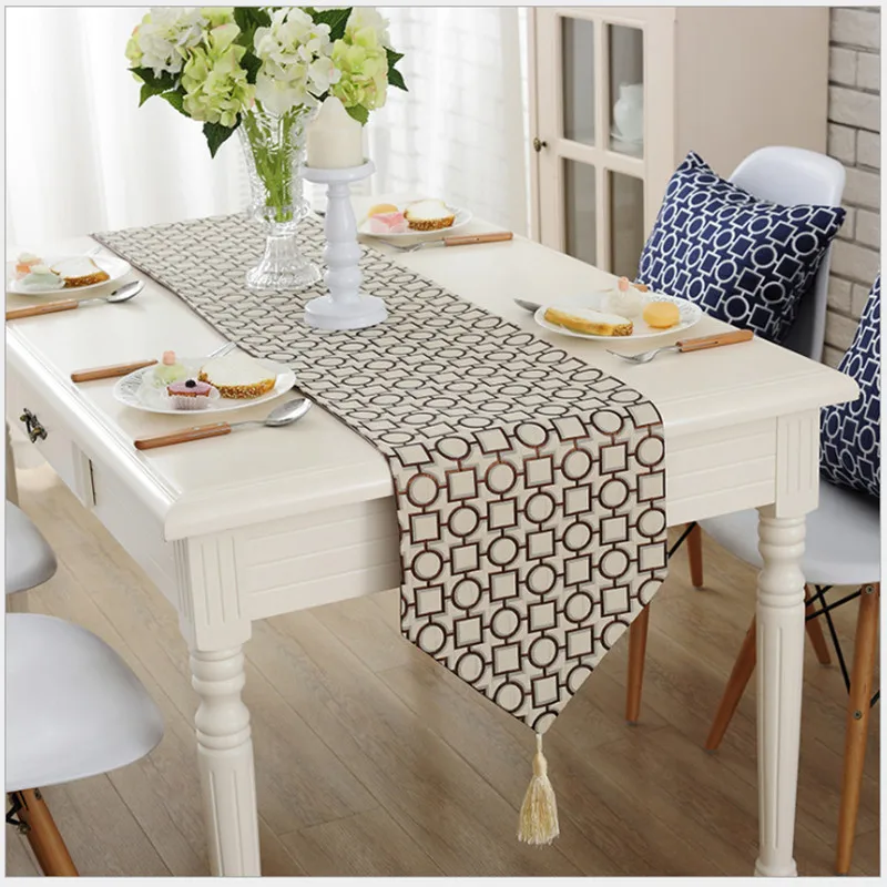 Simple geometric patterns jacquard table runner. Exquisite table cloth