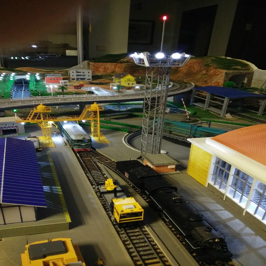 ho train layout model light (10)