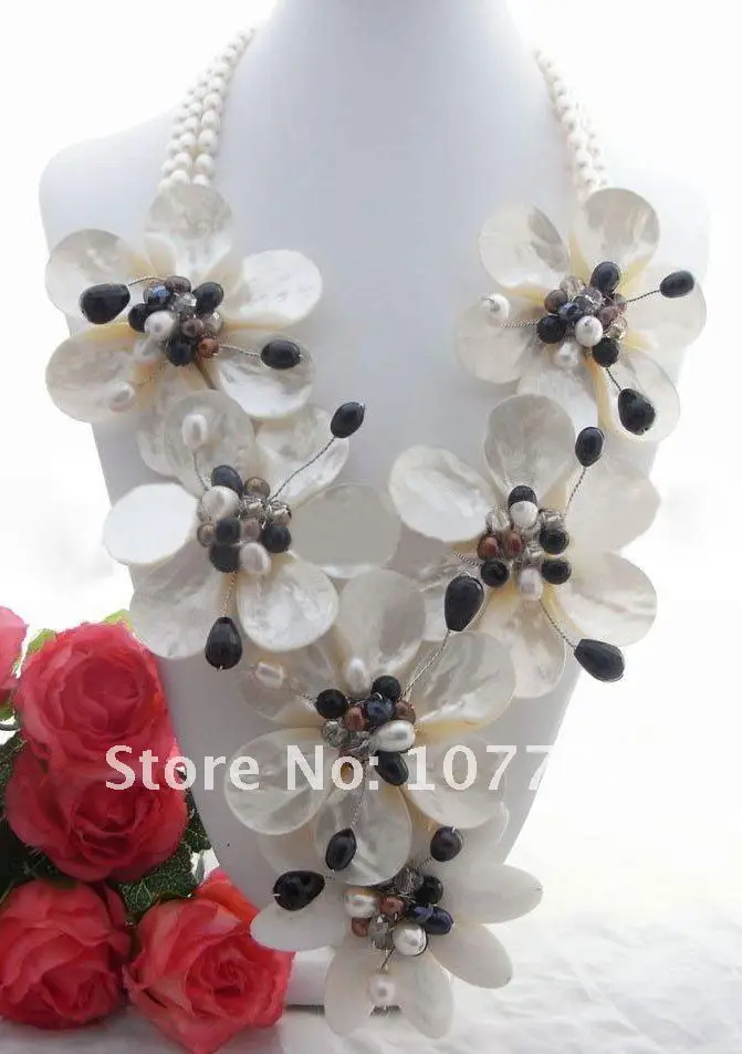 

Pearl Shell Flower&Onyx Necklace