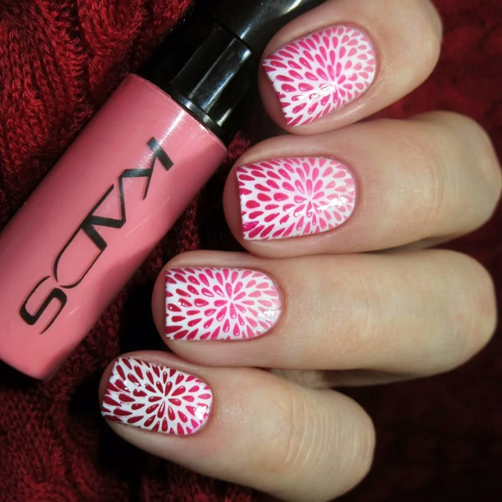 Стемпинг обычным лаком для ногтей. Маникюр с помощью штампа. Стемпинг обычным лаком для ногтей. Ногти со стемпингом 2022. Ногти со стемпингом.