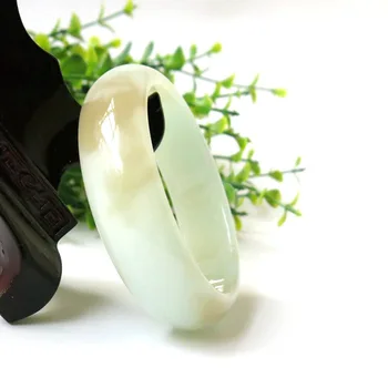 

Free delivery of Kunlun jade jade bracelet sugar jade bracelet Piaohua female jade bracelets