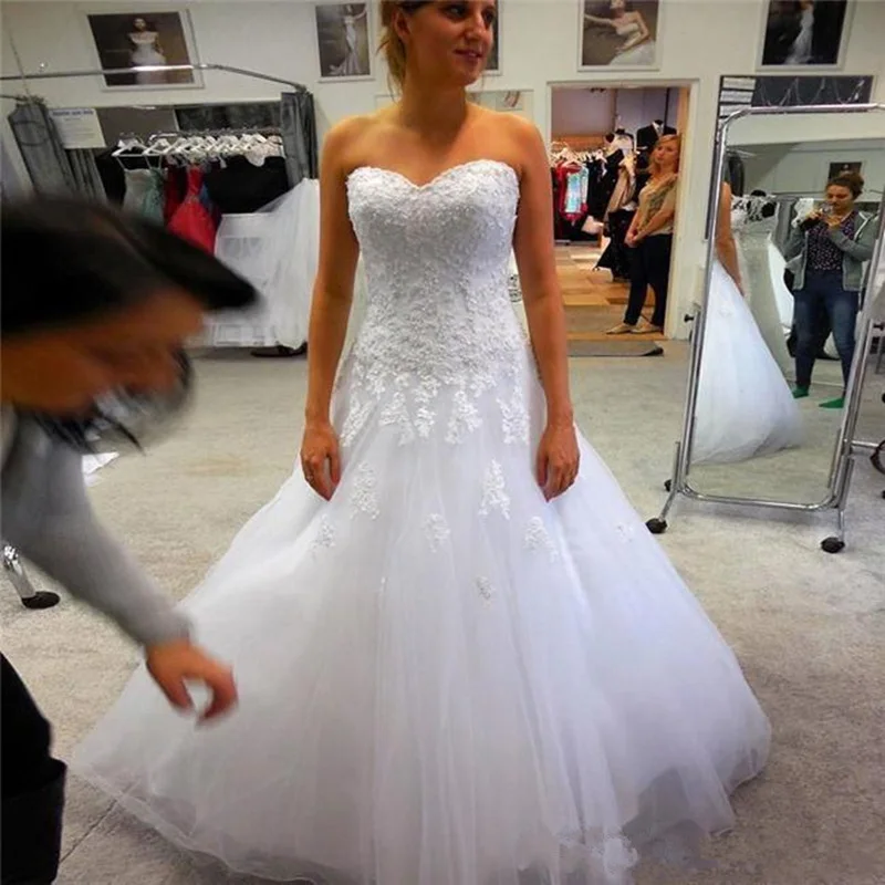 

White Wedding Dresses Elegant Lace Appliqué Sleeveless Tube Top Luxury Gown Lace Up Tulle Bride Wedding Dresses