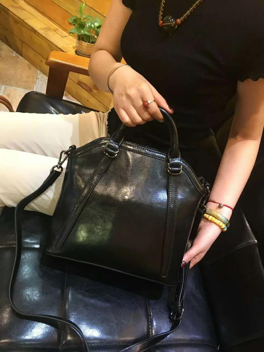 Elegant and refined designer women handbags high quality Genuine Leather women bag The value is simple Calfskin shoulder bag