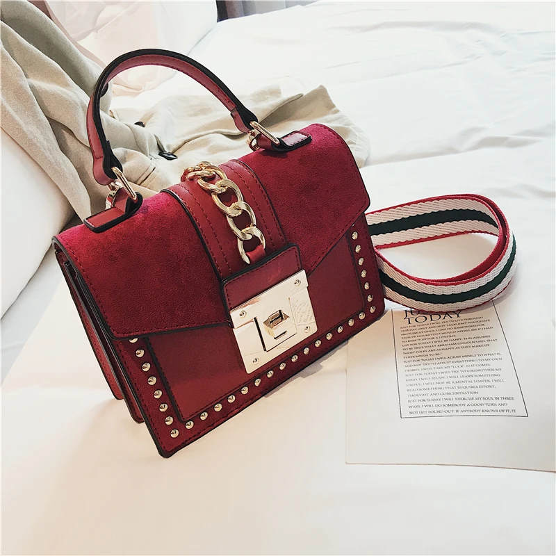 

2019 new leather handbag fashion small bag shoulder bag red flip portable Messenger bag female rivet chain