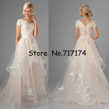 

Sweetheart Neckline Champagne Tulle Applique A-line Wedding Dress Layer Sweep Train Short Sleeves V-back Bridal Dress