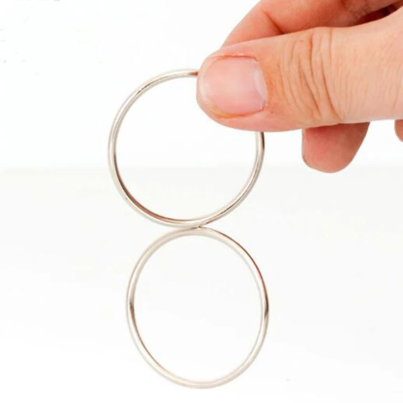 Magical link circle ring magic trick Magician easy magic street stage