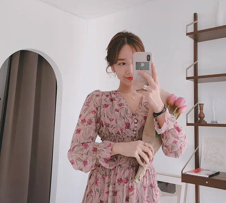 Винтаж платья для женщин для с длинным рукавом Одежда в Корейском стиле Темперамент Леди V образным вырезом цветочный принт розовый трапециевидной