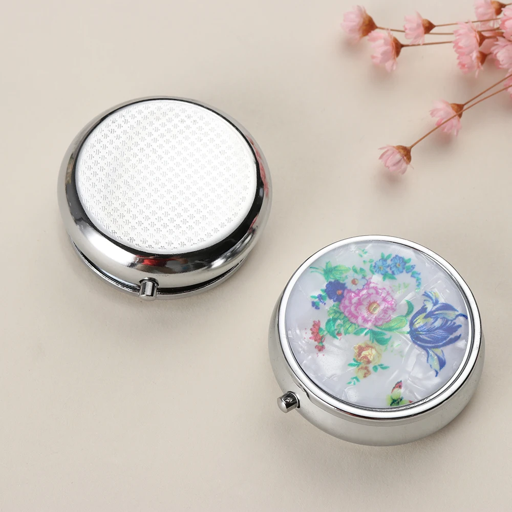 

Random Color!!! 1Pcs Print Flower Organizer Portable Metal Round Compartment Pill Case Divide Storage Tablet Medicine Container