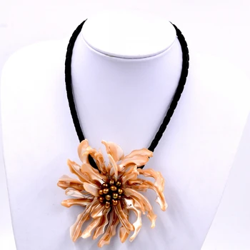 

New Arrival Fashion Jewelry Beige Sea shell and brown pearl flower chokers necklace For Women Fashion Jewelry Party Gift