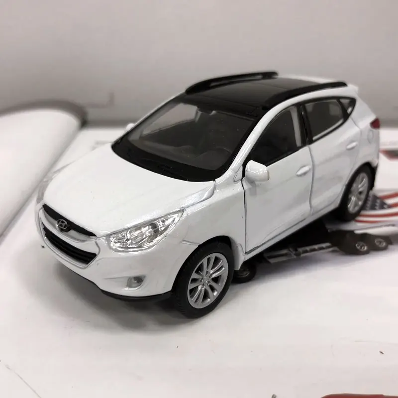 WELLY 1/36 масштабная модель автомобиля игрушки Корея hyundai Tucson ix35 SUV литая модель металлическая модель автомобиля для подарка/детей/коллекции