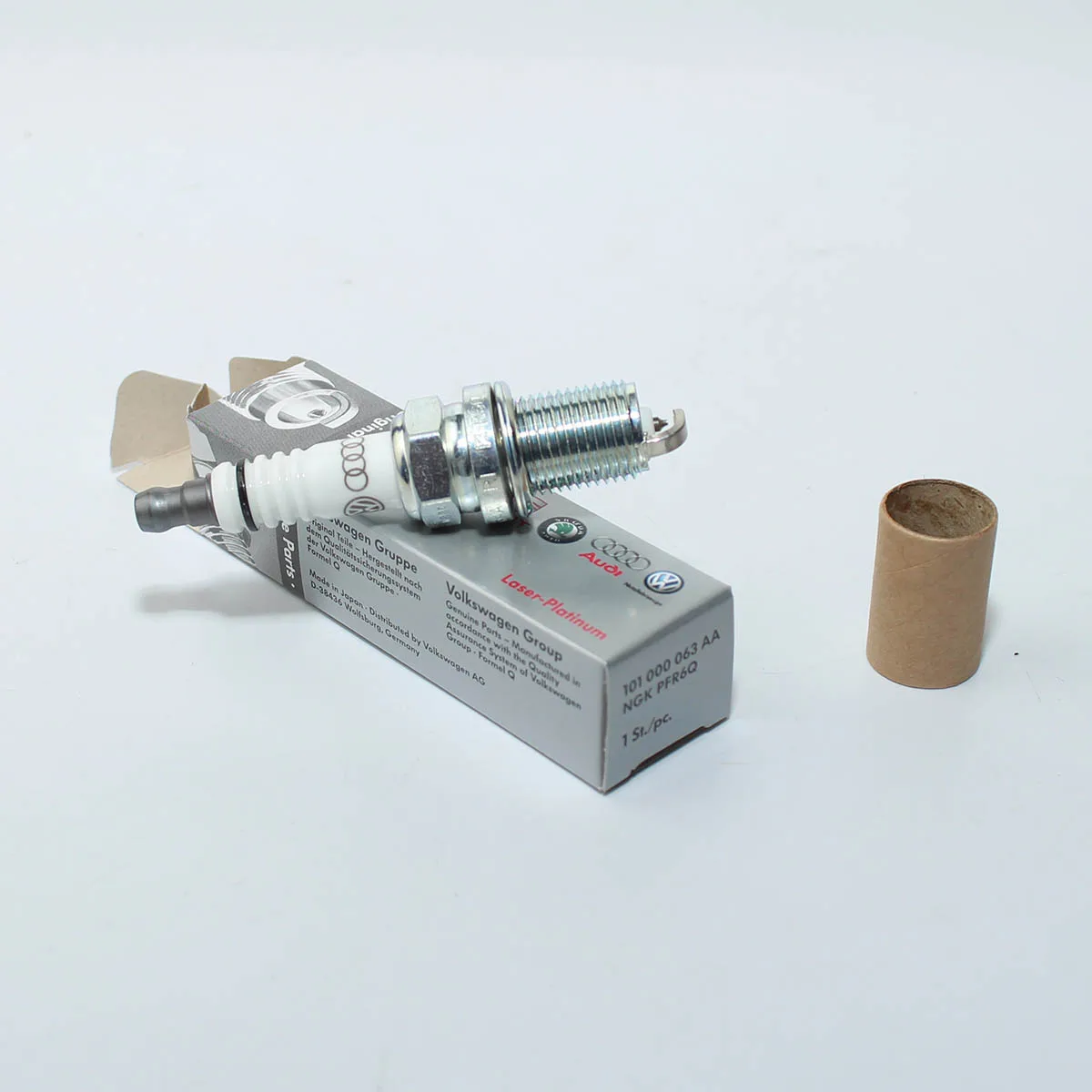 1pcs Iridium Platinum Spark Plug Sparking Nozzle 101 000 063 AA For VW