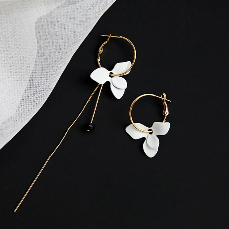 07 2018 Fashion Hoop Earrings For Women Bijoux Elegant Asymmetry Pendientes Big White Flower Petal Alloy Circle Round Earrings CS18