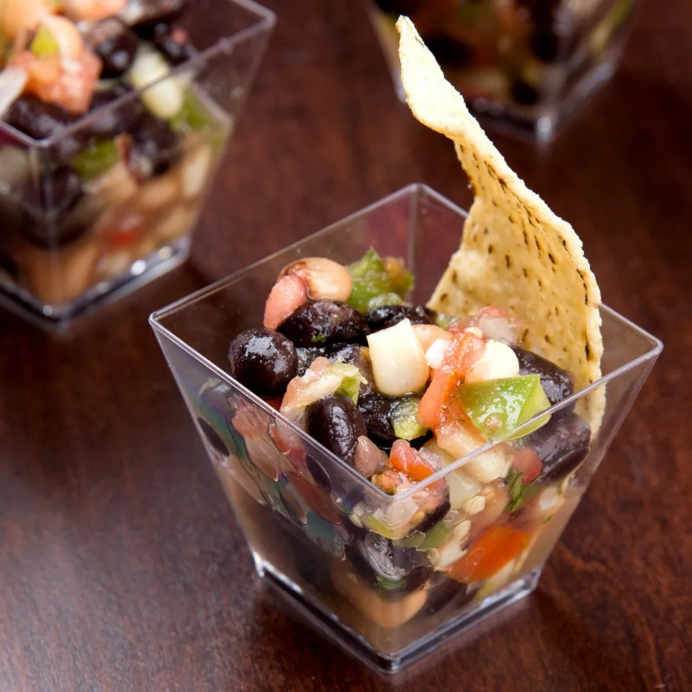 Порционные десерты в стаканчиках. Веррины с сельдью под шубой. Веррины капрезе. Стаканы для салатов порционные. Диета стаканчик меню.