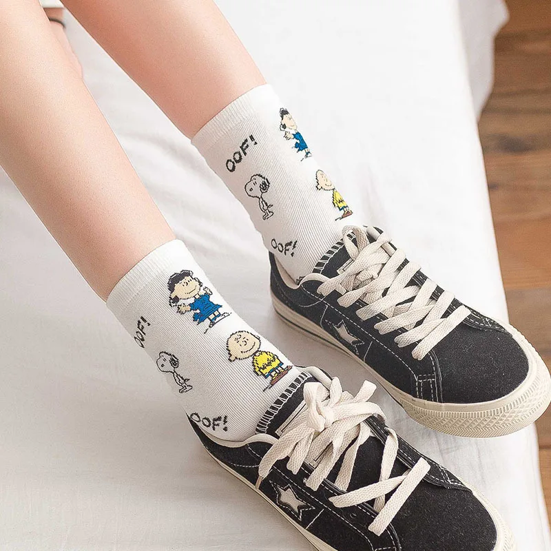 Dreamlikelin الكرتون النساء الجوارب الحيوان طباعة أزياء القطن Kawaii الكلب سنوبي الجوارب لوح التزلج جوارب بأشكال مضحكة