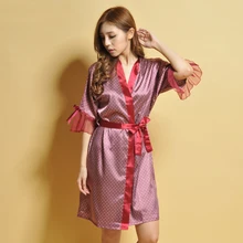 Середине рукава Сексуальные Женщины Глубокий V Ночное халат плюс Размеры кружева шелковые женские халаты пижамы сезон: весна–лето халаты Pijama
