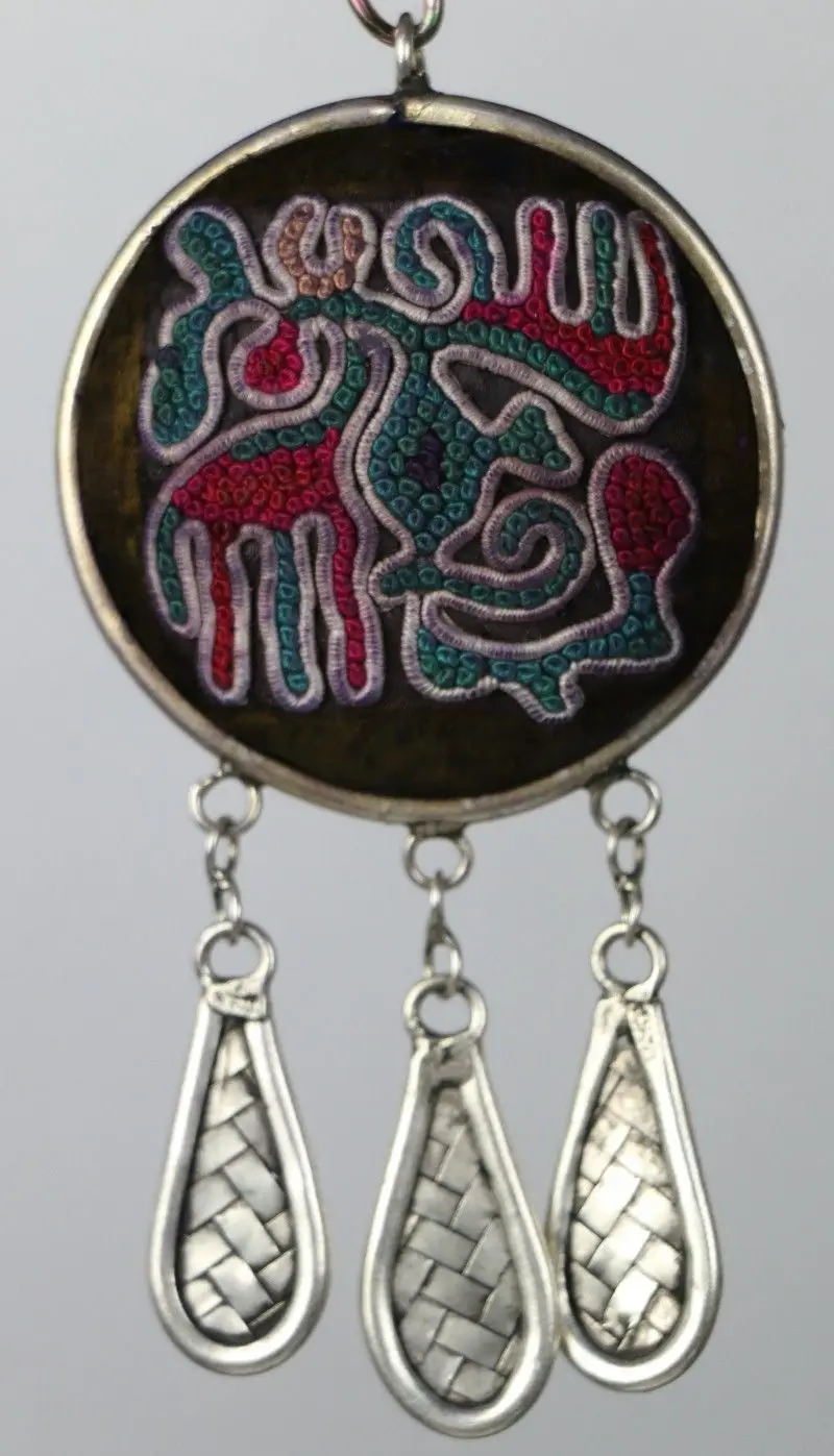 

Jew3107 Tribal exotic chinese minority people's old hand embroidery miao silver pendant