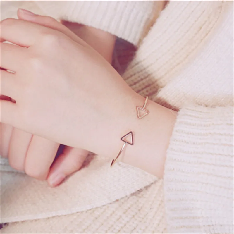 

2018 New Arrival Fashion Luxury Brand Women Bangle Unique Bracelets Lady B003