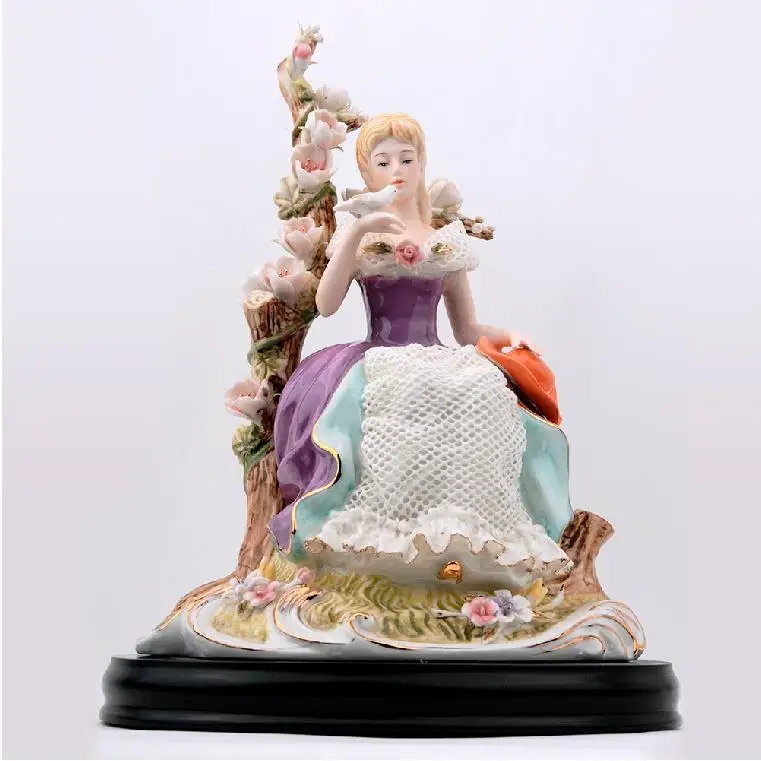 

Creative ceramic handicraft decoration decoration Home Furnishing European people living room decor Western flute beauty