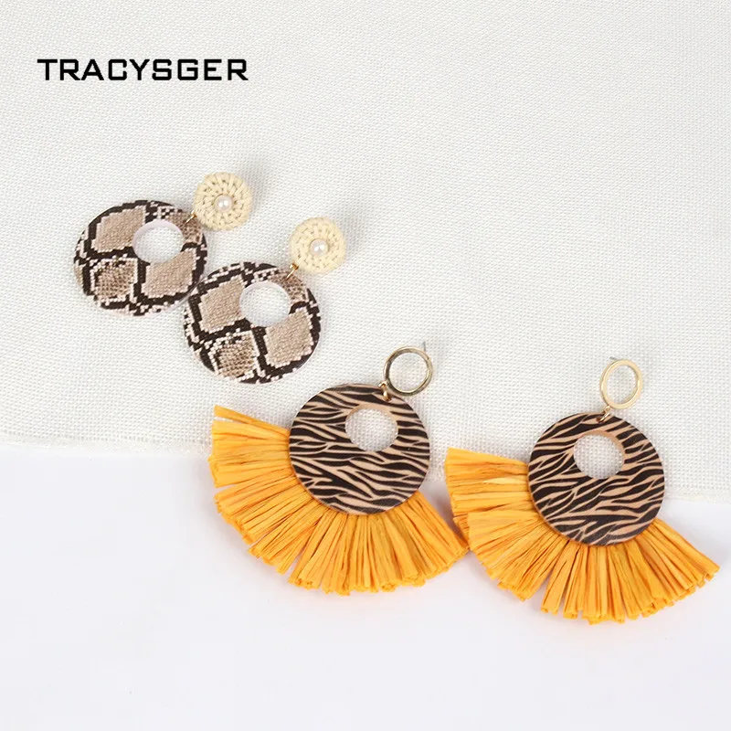 

AE-84649 /TRACYSGER/ rattan snake skin raffia tassel earrings