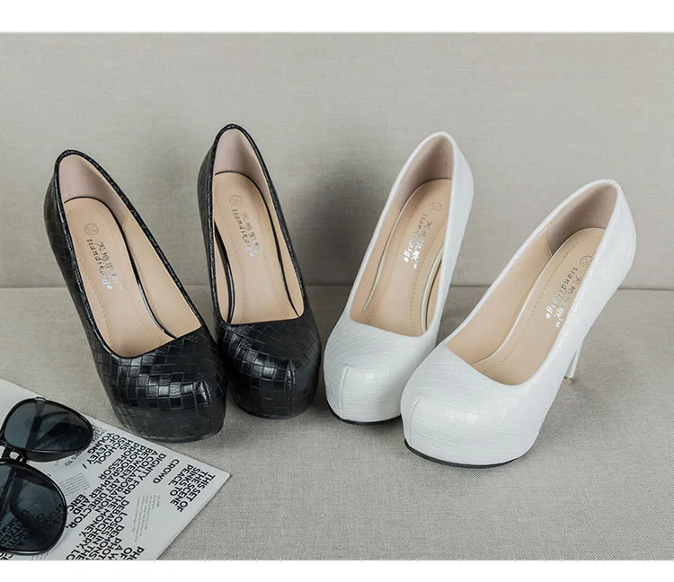 Элегантные туфли на высоком каблуке; сезон весна-осень; пикантные туфли-лодочки на платформе и тонком каблуке; цвет черный, белый; модельные офисные туфли; туфли на платформе и высоком каблуке